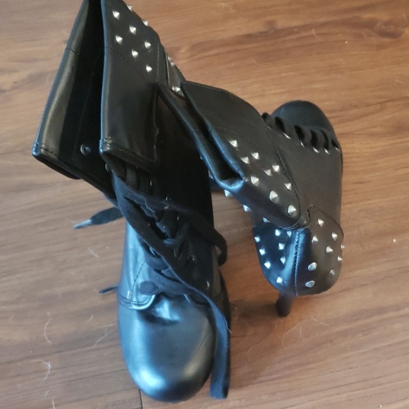 Booties - Picture 4 of 5